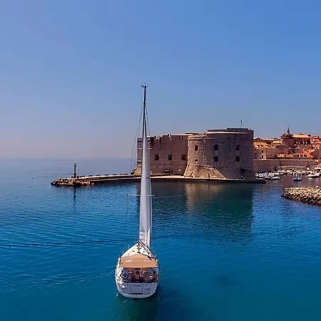Luxury Sailing Botel